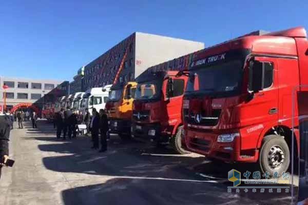 Beiben Heavy-duty Truck Displayed at Hohhot New Energy Vehicle Summit