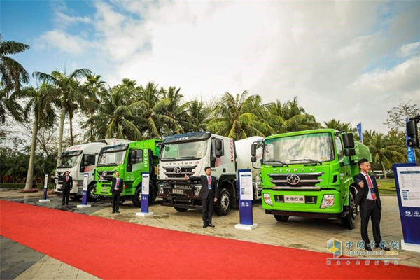 SAIC Hongyan Puts 10 Vehicles On Display at Its Annual Business Conference